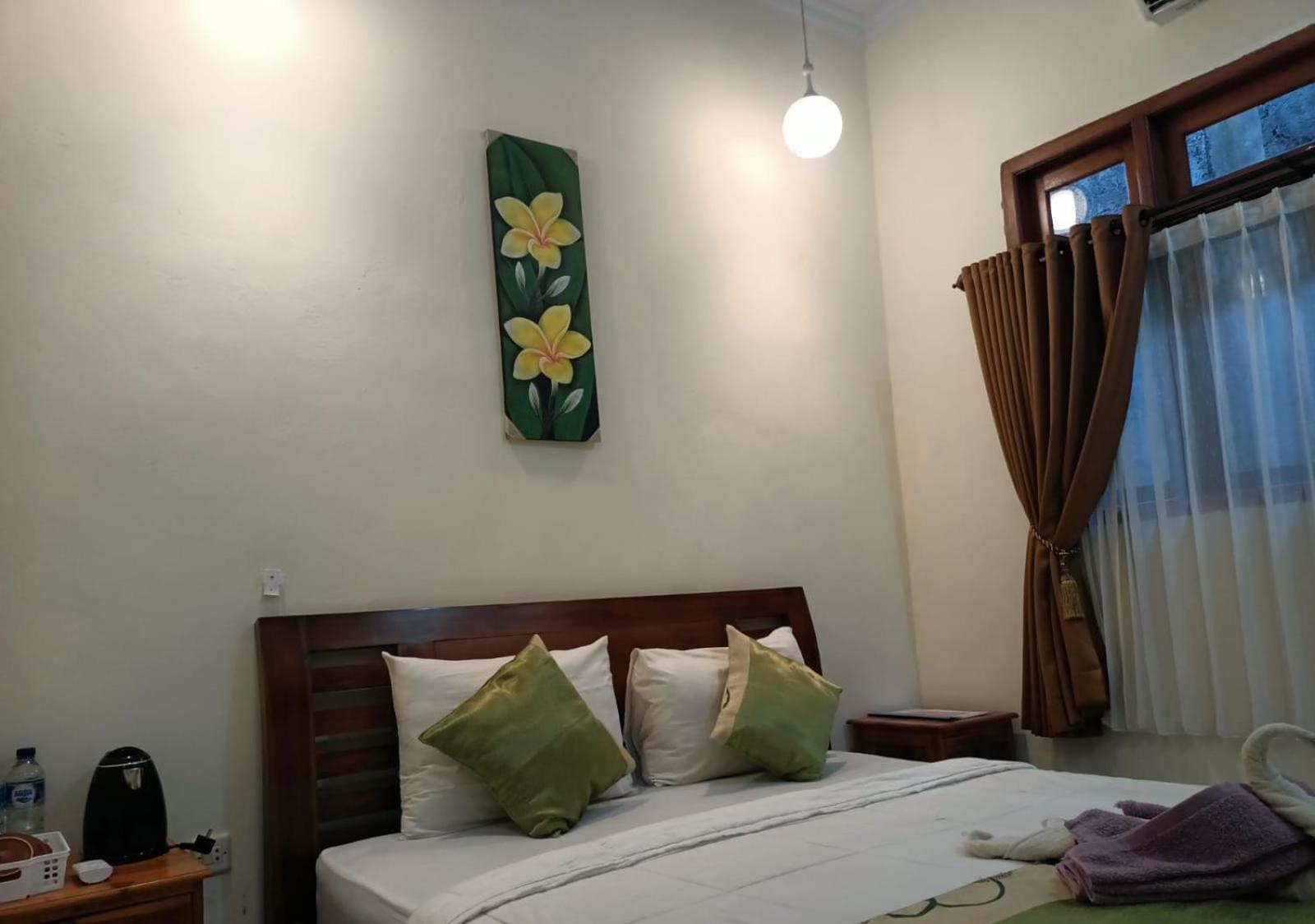 Green Palace Homestay Batununggul Exterior photo