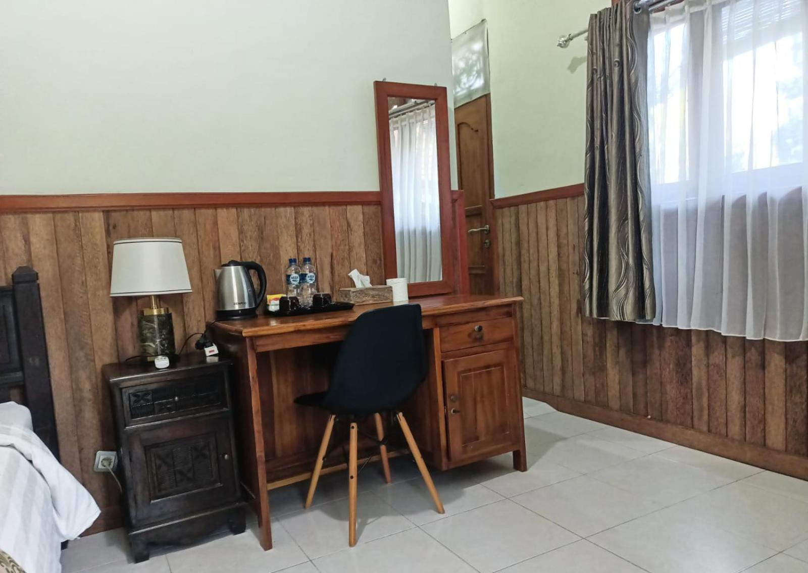 Green Palace Homestay Batununggul Exterior photo