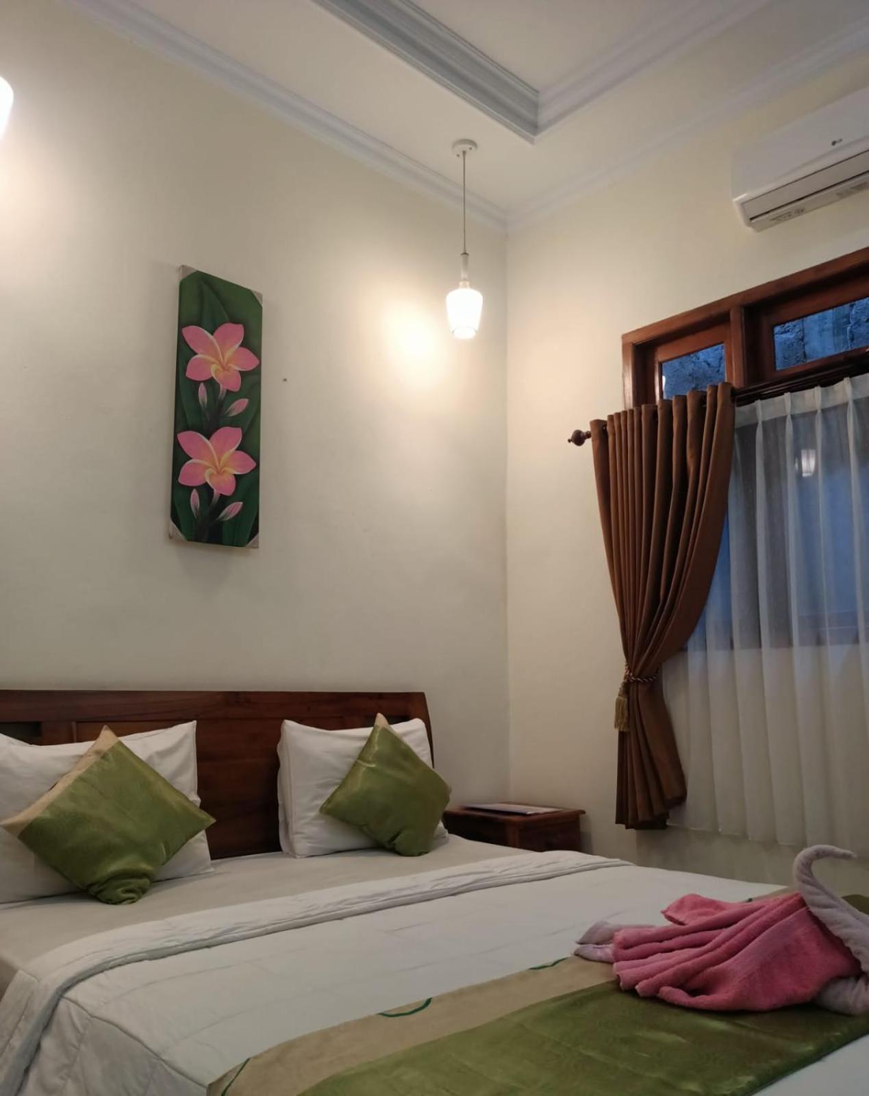 Green Palace Homestay Batununggul Exterior photo